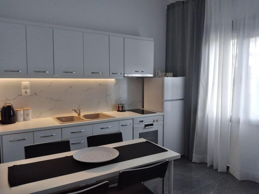 D4 Central Luxury Apartment Volos Eksteriør billede